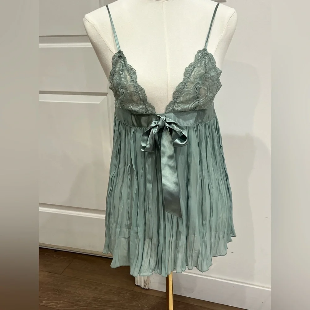VS Sage Sleep Set - Picture 1 of 6